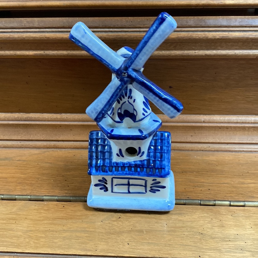 VTG Delft Holland Ceramic Windmill Music Box